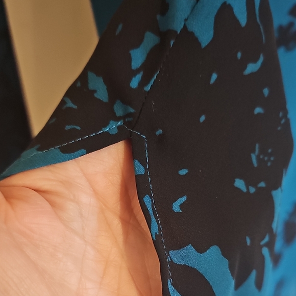 Dex Teal and Black Floral V-Neck Long Sleeve Blouse - Picture 8 of 12